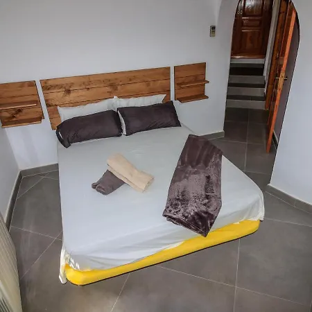 Denia, 5 Dormitorios, 10 Personas - Es-262-10 دينايا